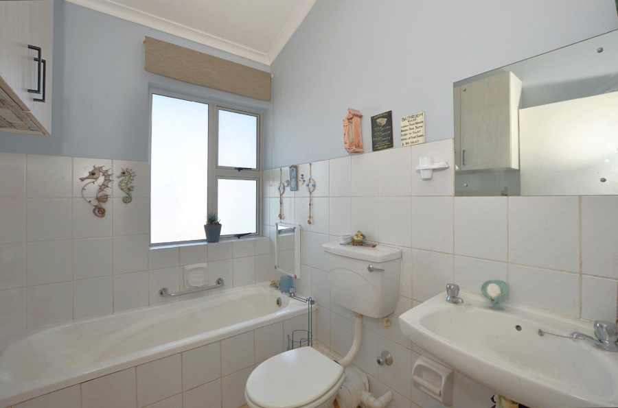 2 Bedroom Property for Sale in Oakglen Western Cape